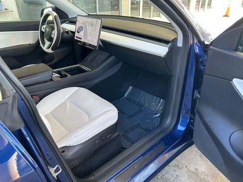 Used 2021 Tesla Model Y Long Range image 24