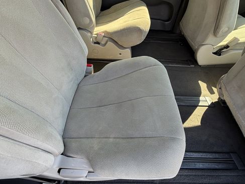 Used 2011 Toyota Sienna Base V6 image 17