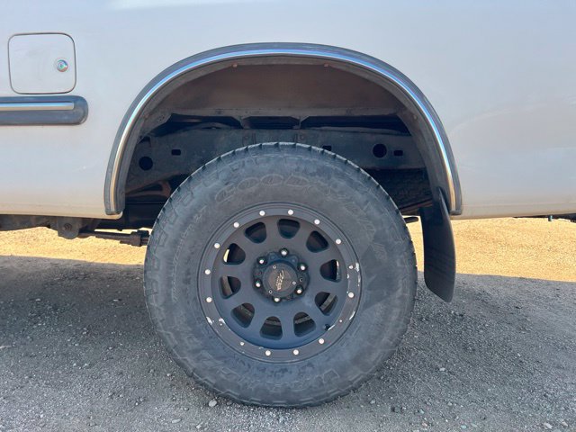 Used 2001 Toyota Tundra SR5 w/ All Weather Guard Pkg AWD/4WD image 12