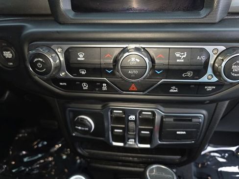 Used 2023 Jeep Gladiator Overland AWD/4WD image 5