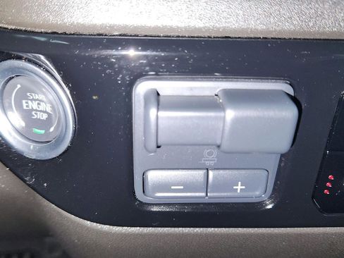 Used 2025 Chevrolet Silverado 1500 LT image 40