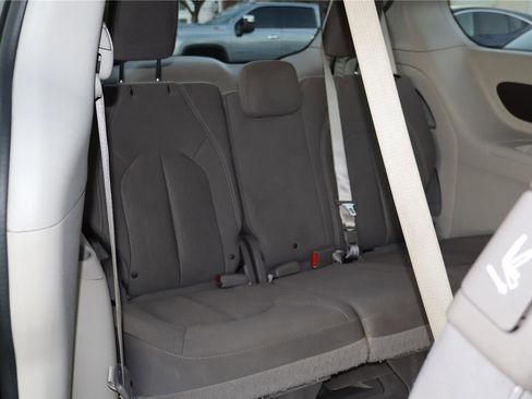 Used 2017 Chrysler Pacifica Touring w/ Tire & Wheel Group image 31