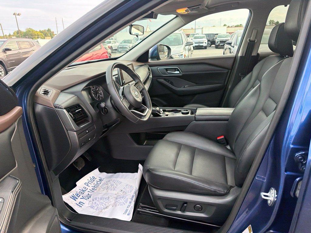 Used 2021 Nissan Rogue SV w/ Premium Package AWD/4WD image 16