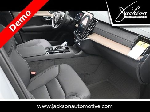 New 2025 Volvo XC90 B6 Core w/ Protection Package image 30