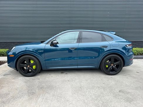 Certified 2025 Porsche Cayenne S image 2