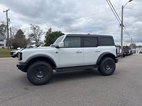 New 2025 Ford Bronco Outer Banks w/ Sasquatch Package image 14