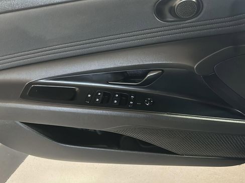 Used 2025 Hyundai Elantra Sport FWD image 11