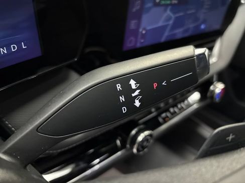 Used 2025 Chevrolet Equinox LT FWD image 22