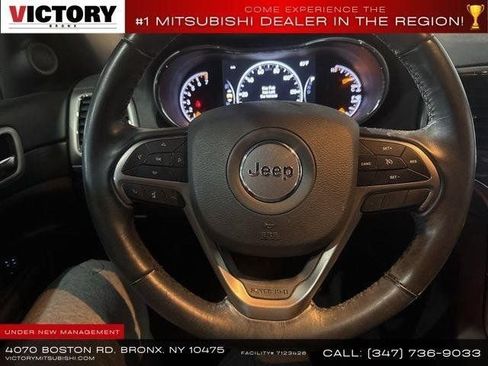 Used 2021 Jeep Grand Cherokee Laredo AWD/4WD image 36