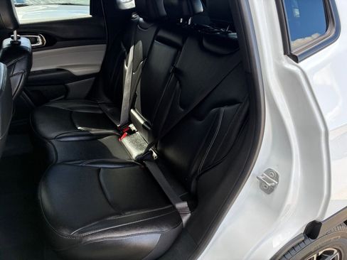 Used 2025 Jeep Compass Limited image 38