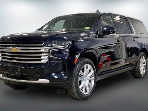 Used 2021 Chevrolet Suburban High Country w/ Premium Package AWD/4WD image 2