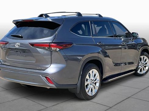 Used 2025 Toyota Highlander Limited image 12