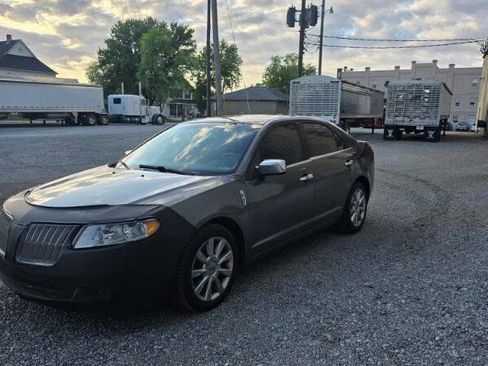 Used 2010 Lincoln MKZ FWD image 3