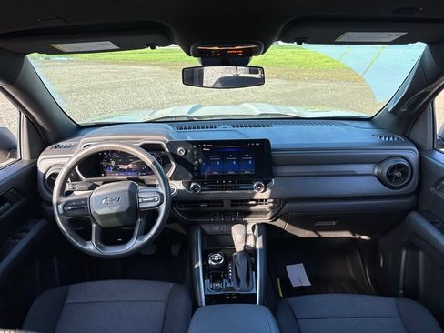 Used 2024 Chevrolet Colorado Trail Boss w/ Advanced Trailering Package AWD/4WD image 18
