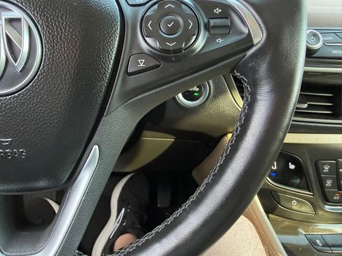 Used 2020 Buick Envision Essence FWD image 29