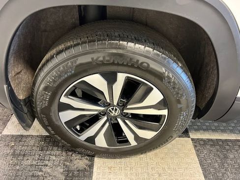 Certified 2024 Volkswagen Atlas SE image 14