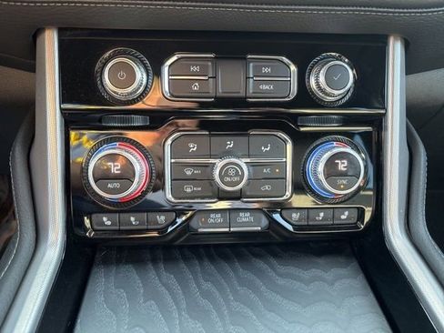 Used 2022 GMC Yukon XL Denali AWD/4WD image 19