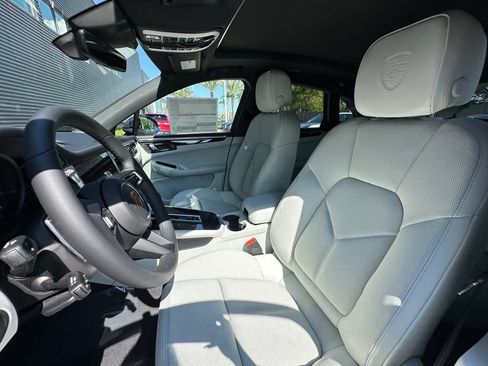 Used 2026 Porsche Macan AWD/4WD image 5