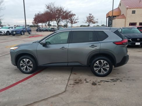 Used 2023 Nissan Rogue SV image 4