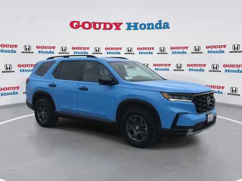 Certified 2023 Honda Pilot TrailSport image 2
