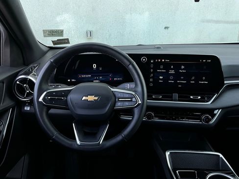 Used 2025 Chevrolet Equinox LT image 13