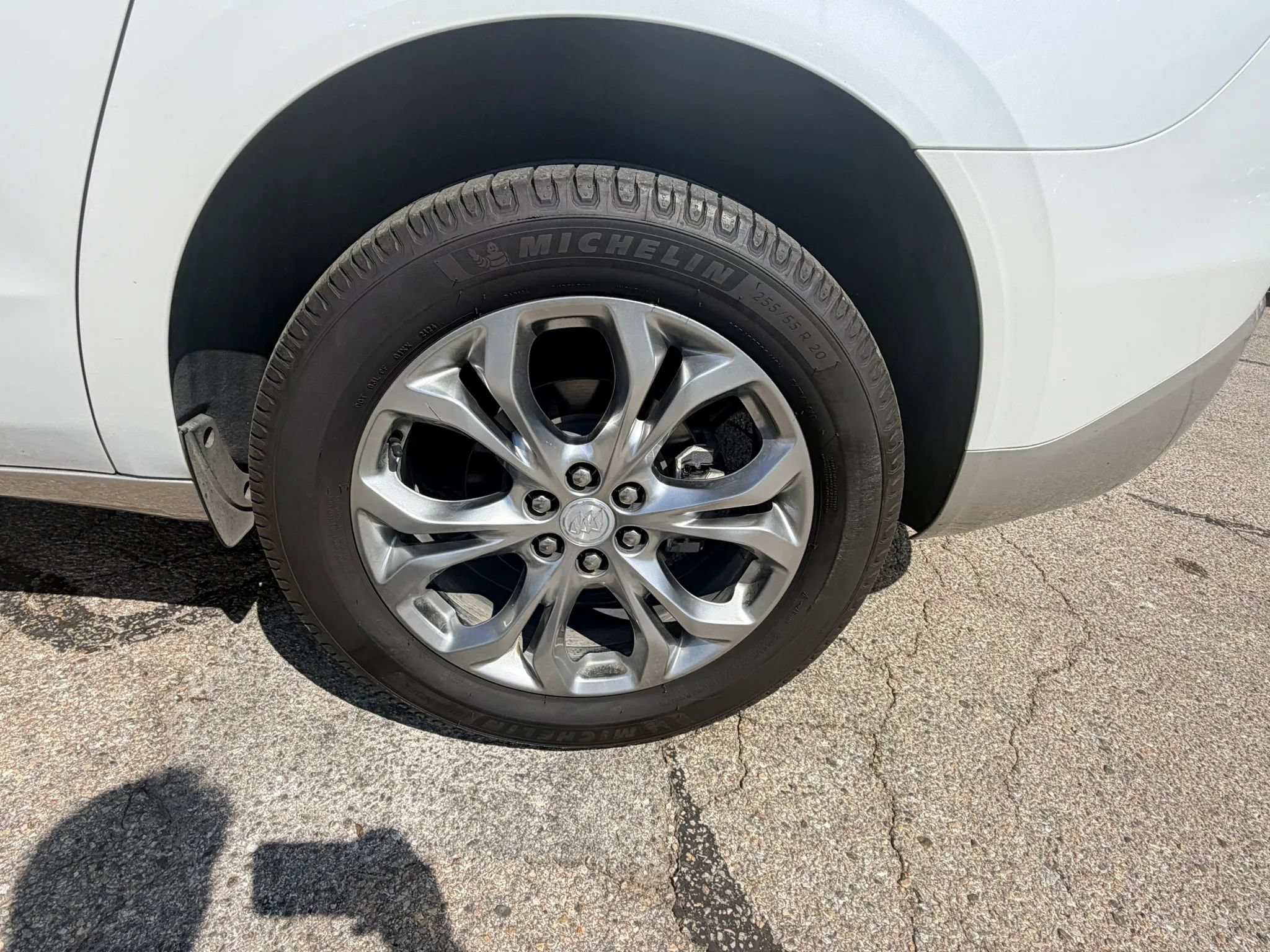 Used 2018 Buick Enclave Avenir w/ Avenir Technology Package FWD image 3