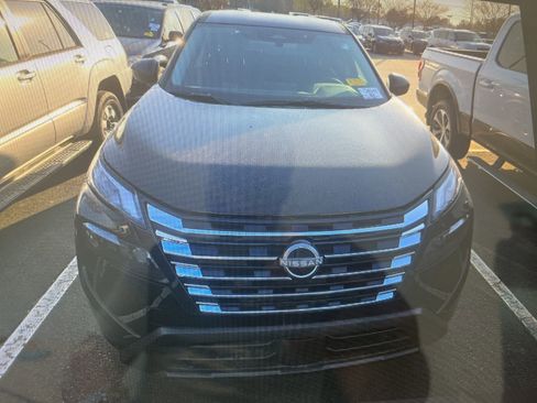 Used 2025 Nissan Rogue S image 14