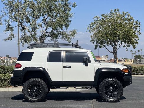 Used 2008 Toyota FJ Cruiser 4WD image 4