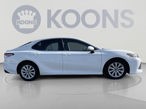 Used 2018 Toyota Camry LE FWD image 8