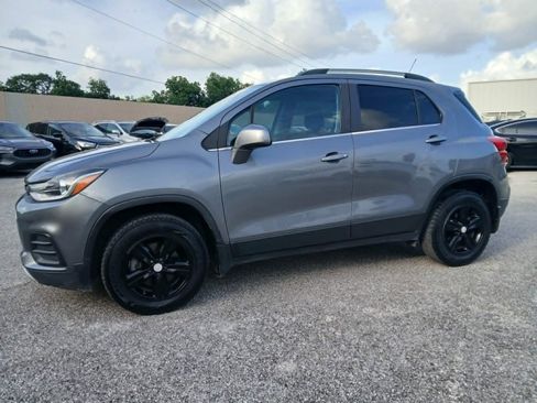 Used 2020 Chevrolet Trax LT w/ LPO, Protection Package AWD/4WD image 3
