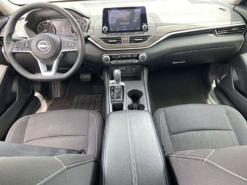 Used 2025 Nissan Altima 2.5 SV FWD image 15