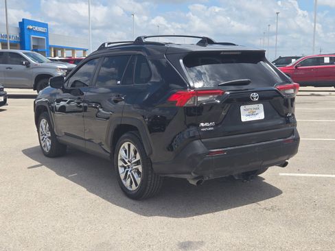 Used 2020 Toyota RAV4 XLE Premium FWD image 5