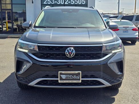 Used 2023 Volkswagen Taos SE AWD/4WD image 3