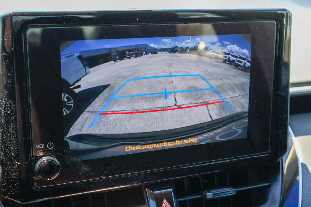 Used 2026 Toyota Corolla LE FWD image 5