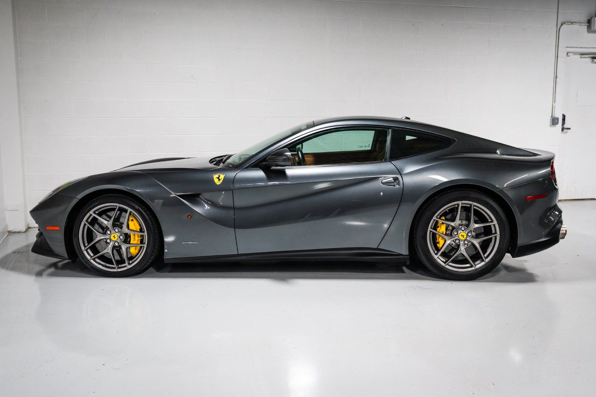 Used 2015 Ferrari F12 Berlinetta RWD image 6