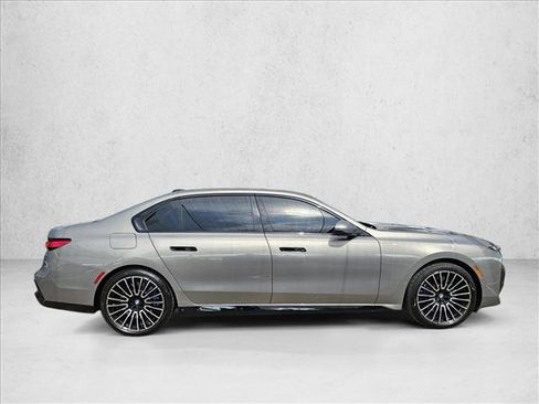 Used 2025 BMW 760i xDrive w/ Executive Package AWD/4WD image 4
