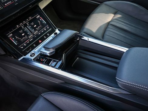 Used 2024 Audi Q8 e-tron Premium Plus w/ Premium Plus Package image 22