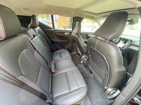 Used 2025 Volvo XC40 B5 Core AWD/4WD image 14