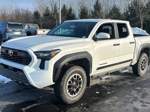 New 2025 Toyota Tacoma TRD Off-Road AWD/4WD image 3