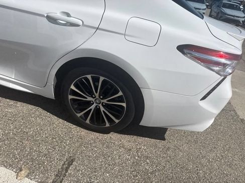 Used 2020 Toyota Camry SE w/ Convenience Package FWD image 7