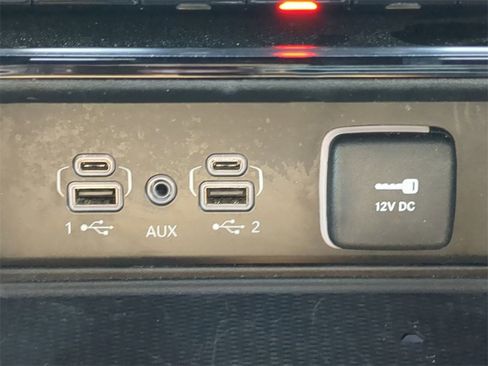 Used 2023 Jeep Grand Cherokee Altitude image 22