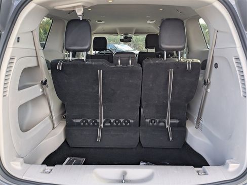 Used 2022 Chrysler Pacifica Touring-L image 13