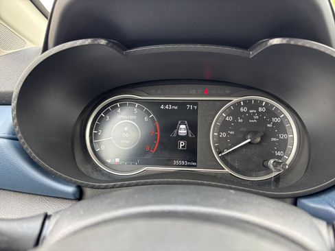 Used 2025 Nissan Versa SV FWD image 38