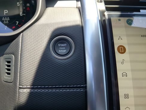 New 2025 Land Rover Discovery Dynamic SE image 31