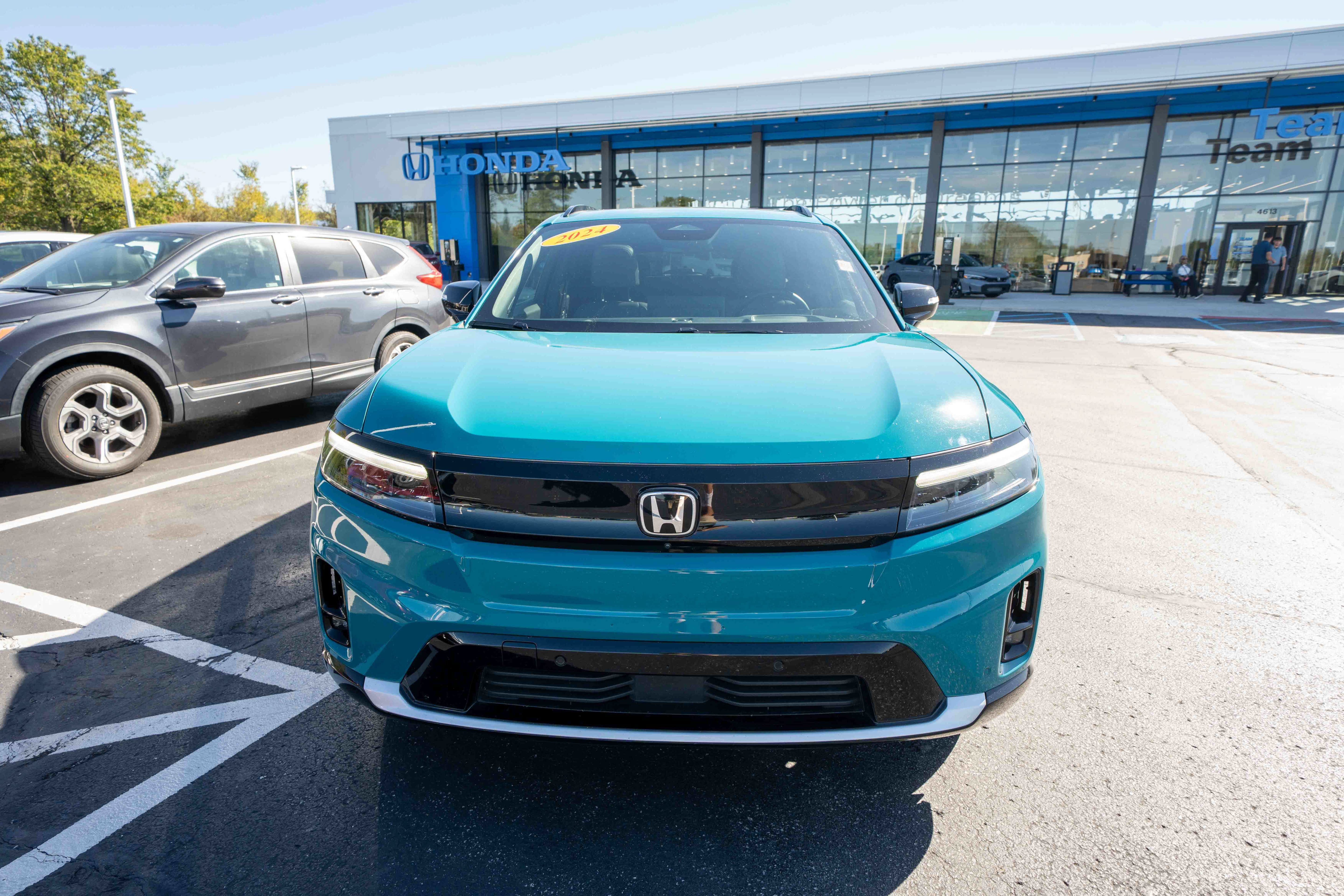 Used 2024 Honda Prologue Elite image 2