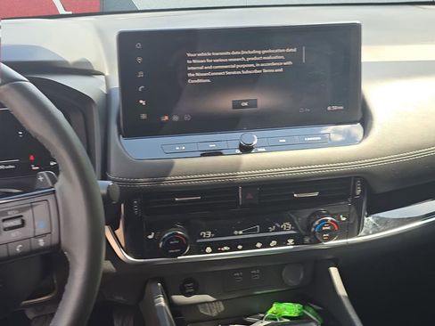 Used 2024 Nissan Rogue SL image 17