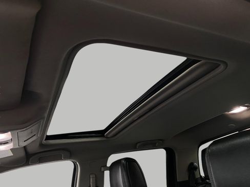 Used 2023 Nissan Frontier SV w/ SV Premium Package image 30