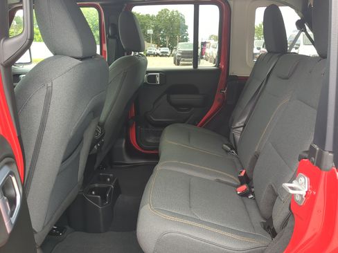 Used 2024 Jeep Wrangler Unlimited Sport AWD/4WD image 12