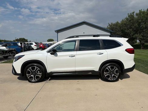 Used 2024 Subaru Ascent Touring w/ Popular Package #2 AWD/4WD image 3