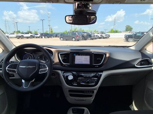 Used 2023 Chrysler Voyager LX FWD image 23